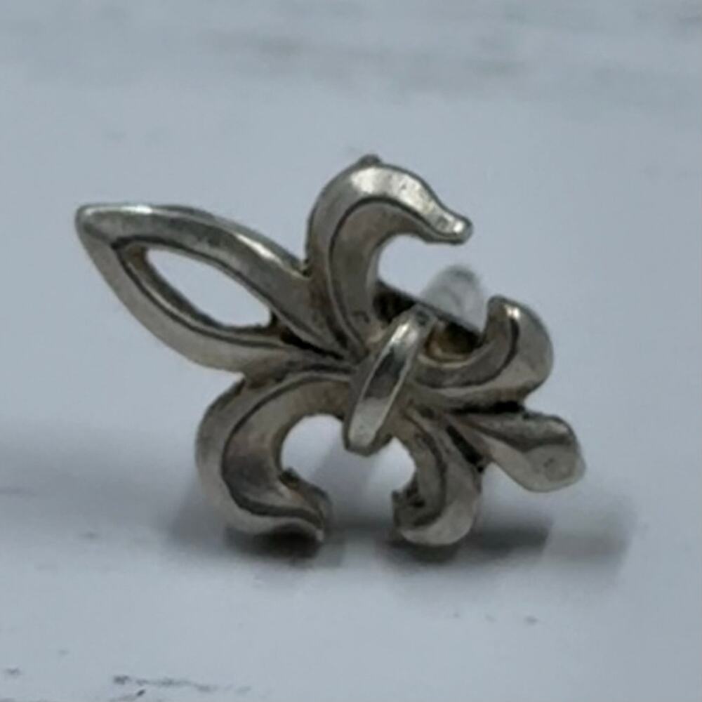 Vintage Fleur de Lis Lapel Pin Silver Tone Figural Brooch 1/2 Inch